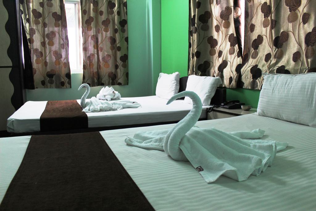 Hotel Debjyoti Силигури Экстерьер фото